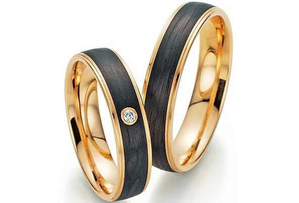 Black gold ring