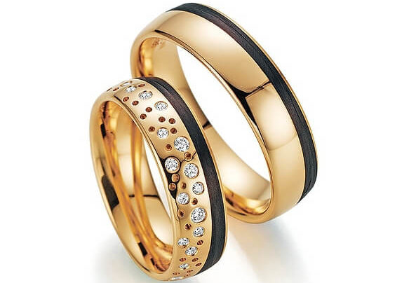 Golden wedding rings with carbon