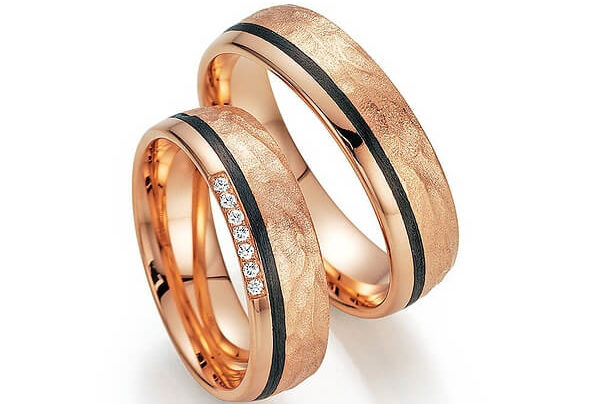 Rose gold ring with black stripe