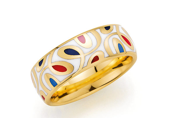 Golden ring with pattern