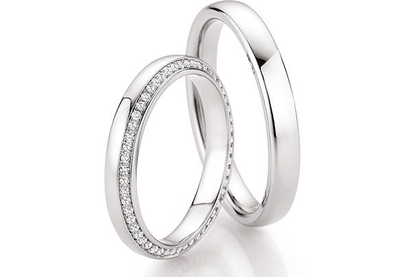 Platinum wedding ring with sparkling diamonds