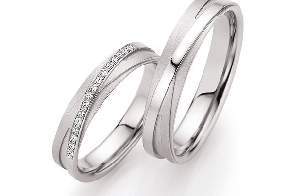 Wedding ring on platinum matt